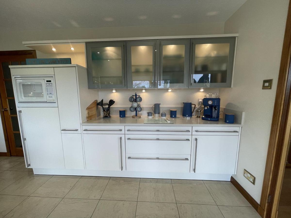 Relax At The Blue House In The Highlands Villa