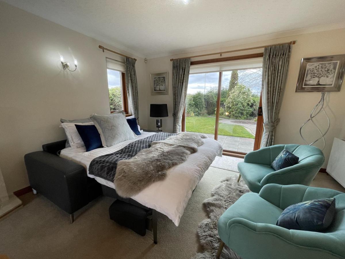 Villa Relax At The Blue House In The Highlands Inverness