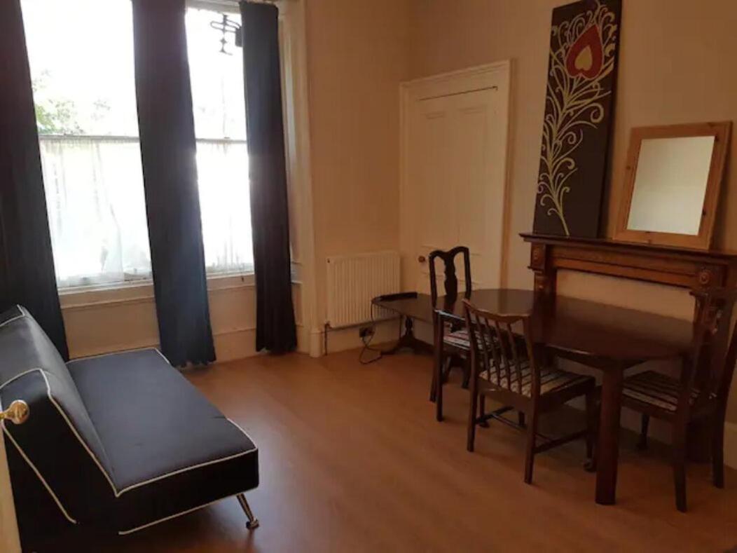 Guest house 7 Ardconnell Terrace Room 2
