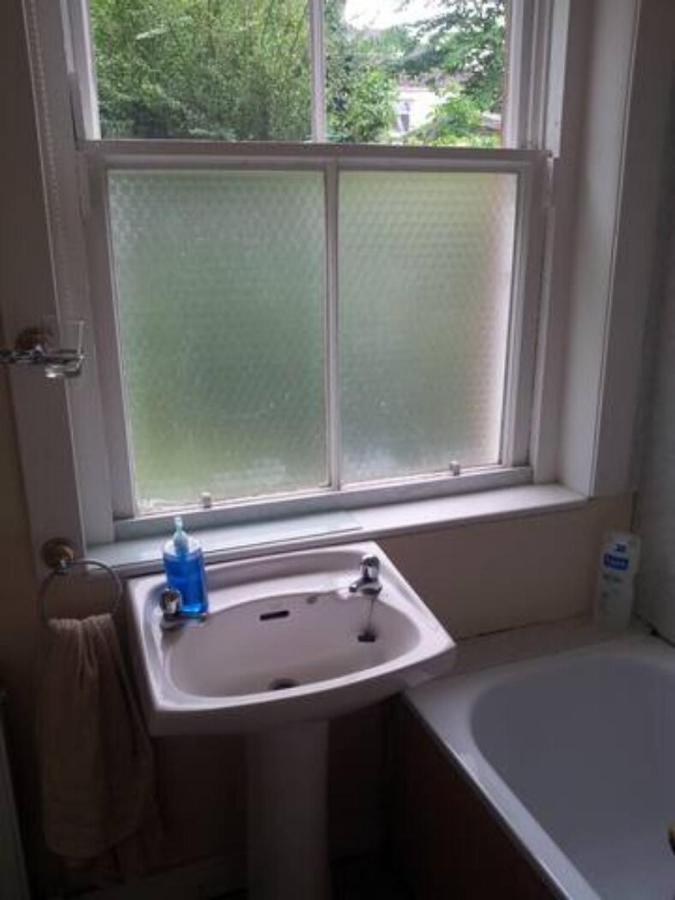 7 Ardconnell Terrace Room 2 *