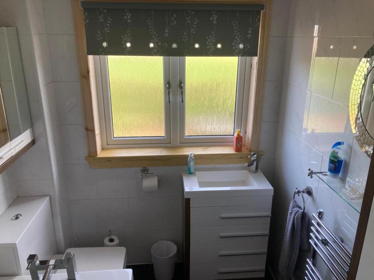 3bedroom 1bathroom 1 Shower In Quiet Area *