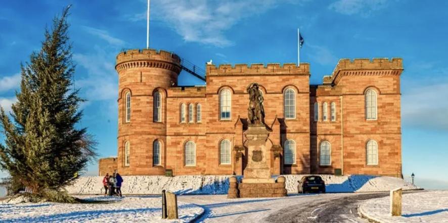 The Castle Front Nest Holiday home