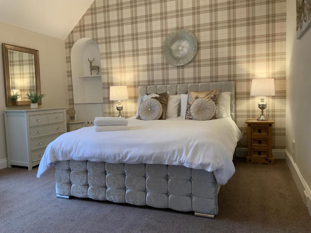 5 Bed Near Lochness With Hot Tub Inverness