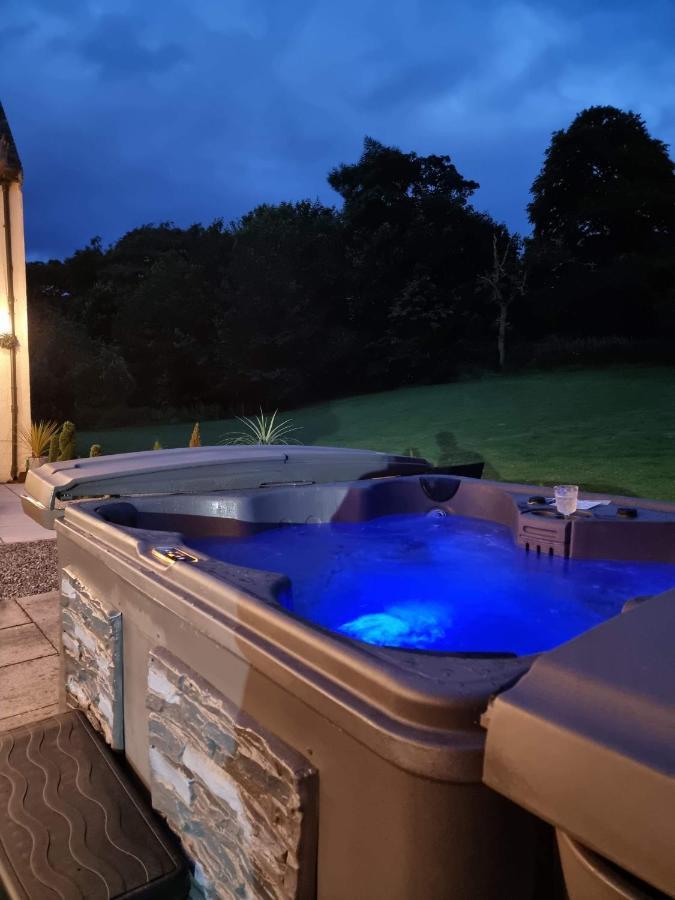 5 Bed Near Lochness With Hot Tub * Inverness
