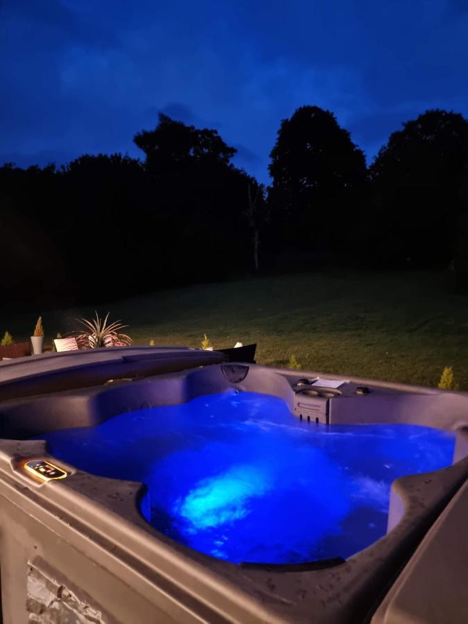 5 Bed Near Lochness With Hot Tub Villa