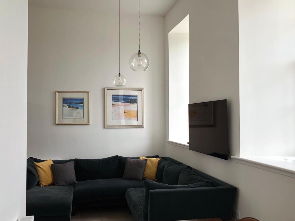 Great Glen Town House, 5 Minute Drive From Town Centre Apartment
