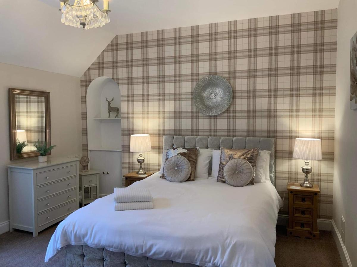 5 Bed Near Lochness With Hot Tub * Inverness