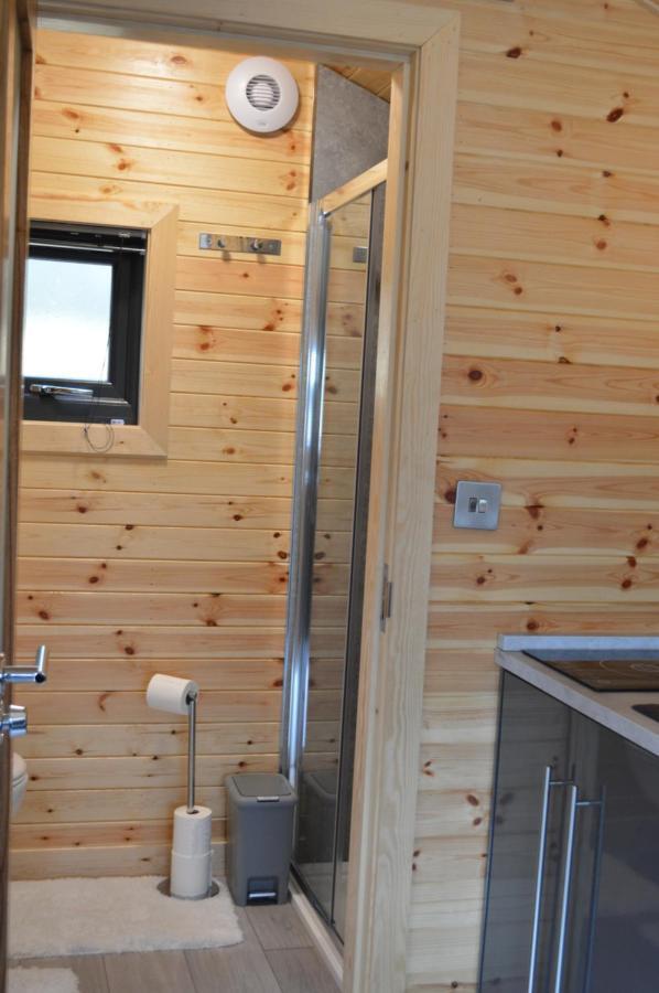 Campsite River Huts, Highland River Retreat With Hot Tub Inverness