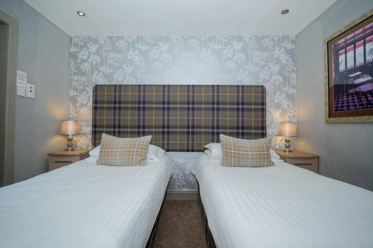 Redcliffe 3*