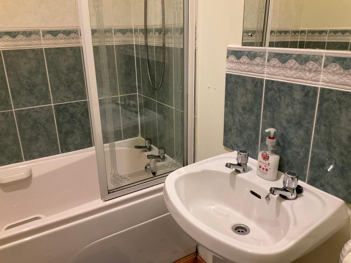 Courtyard Free Parking Apartment Inverness