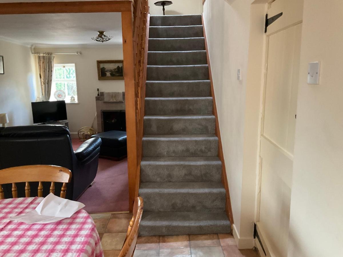 Three-bedroom Old Free Parking Apartment Inverness
