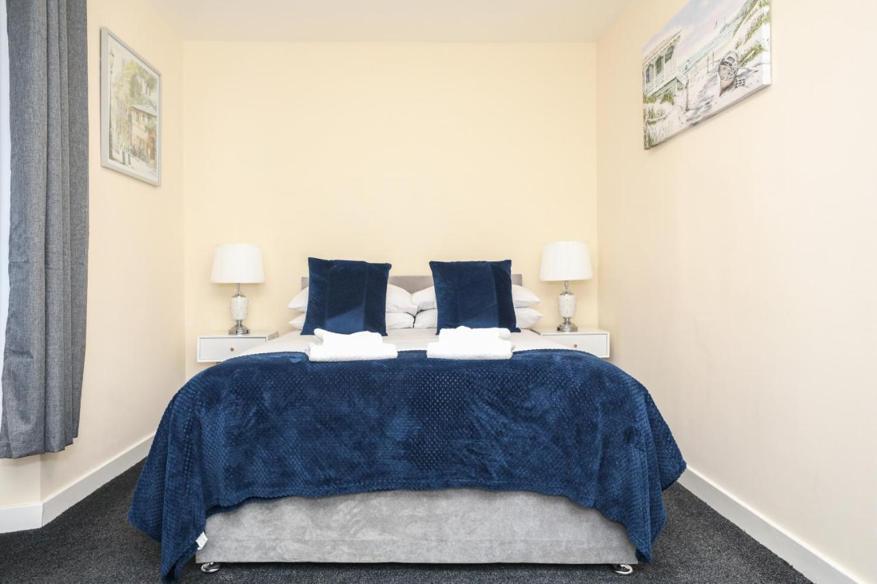 Modern - - Complimentary Snacks - Free Parking