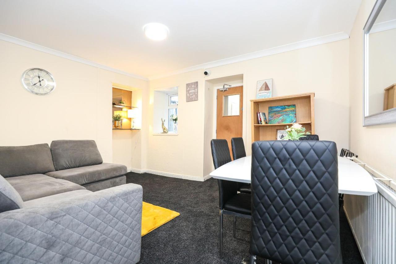 Modern - - Complimentary Snacks - Free Parking Guest house *