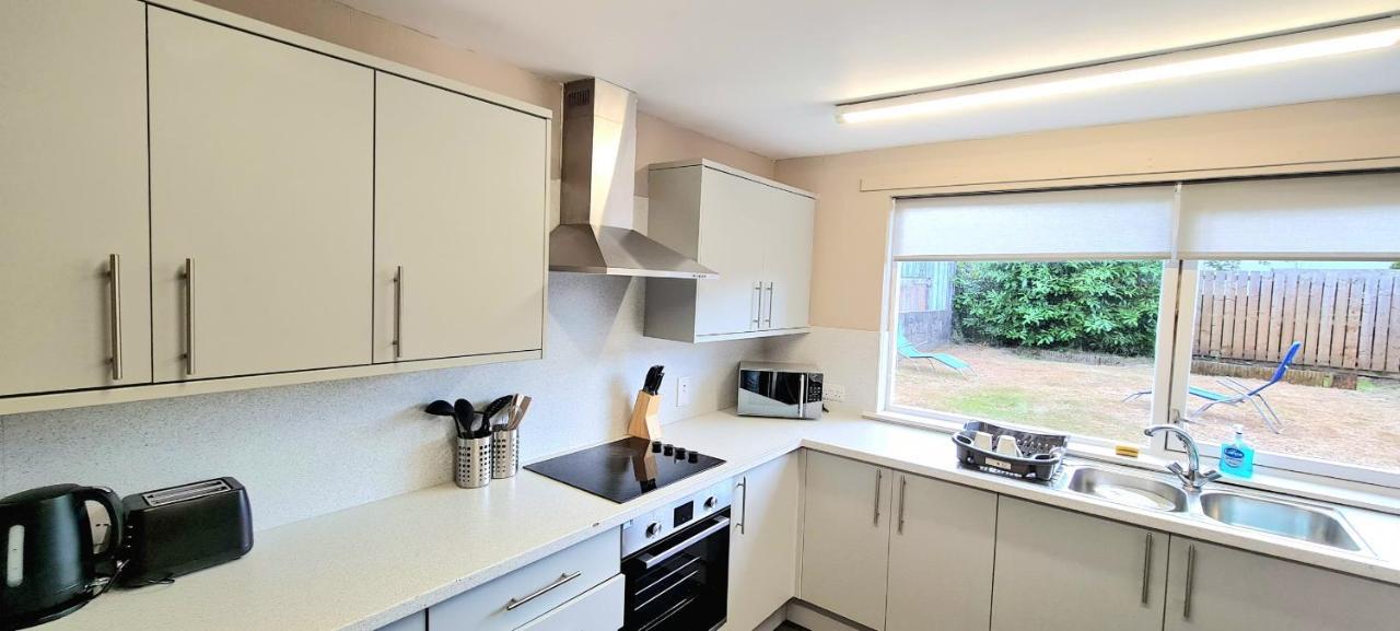 Modern - - Complimentary Snacks - Free Parking Guest house