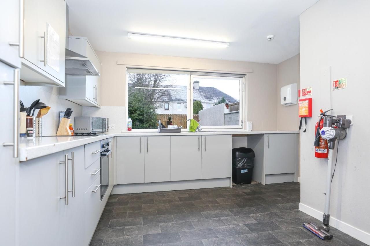 Modern - - Complimentary Snacks - Free Parking Guest house Inverness