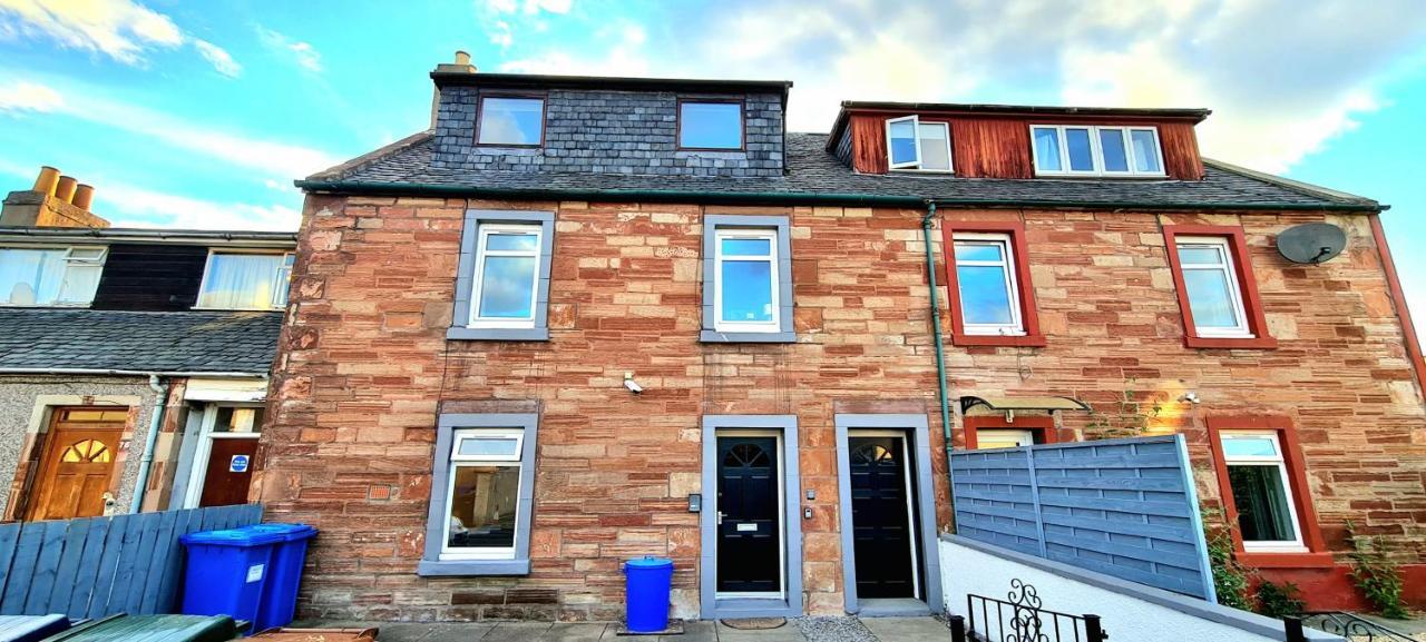 Modern - - Complimentary Snacks - Free Parking Guest house *
