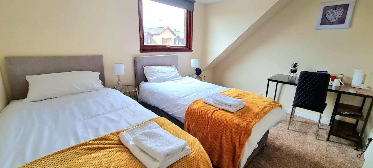 Modern - - Complimentary Snacks - Free Parking Guest house *