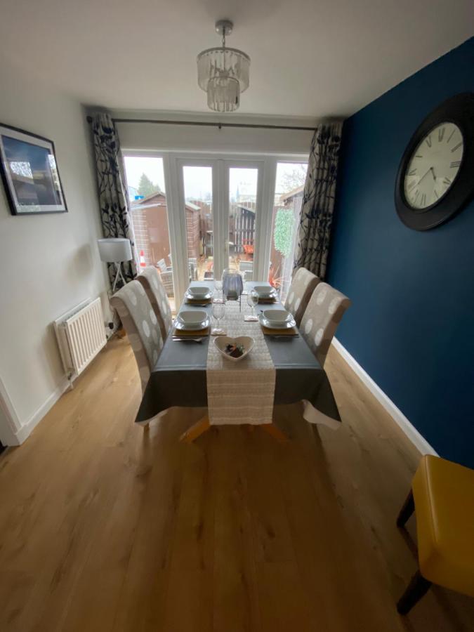 Delightful, 3 Bedroom House With Garden.