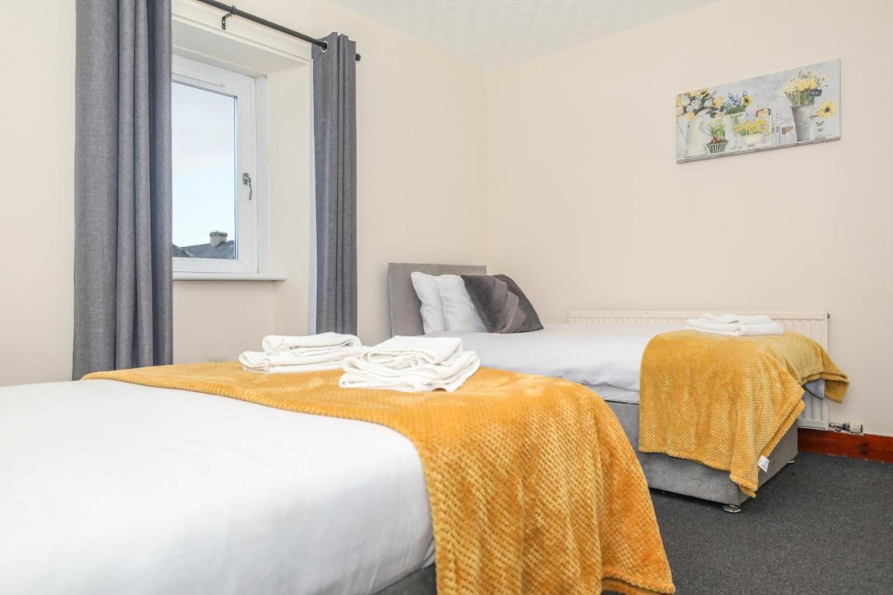 Modern - - Complimentary Snacks - Free Parking