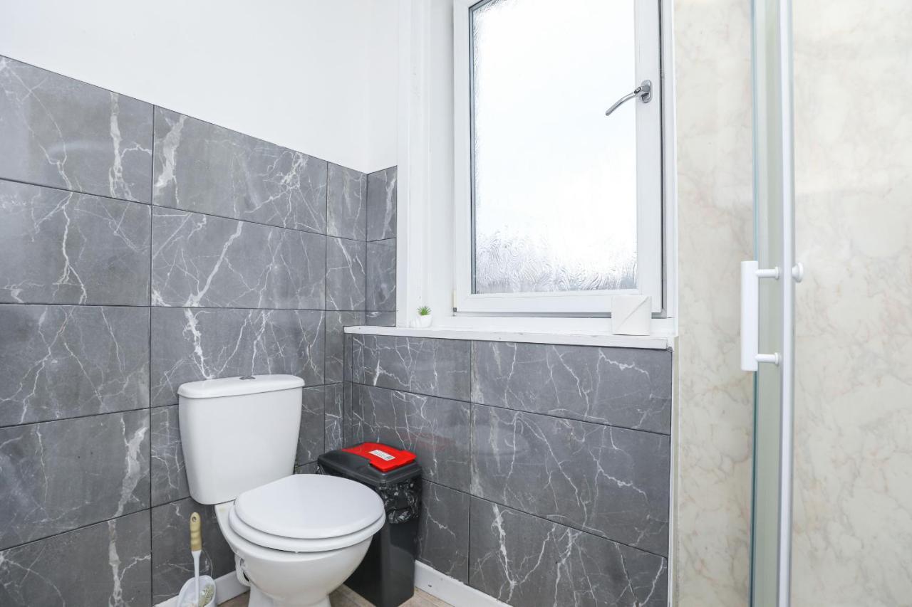 Modern - - Complimentary Snacks - Free Parking Guest house *