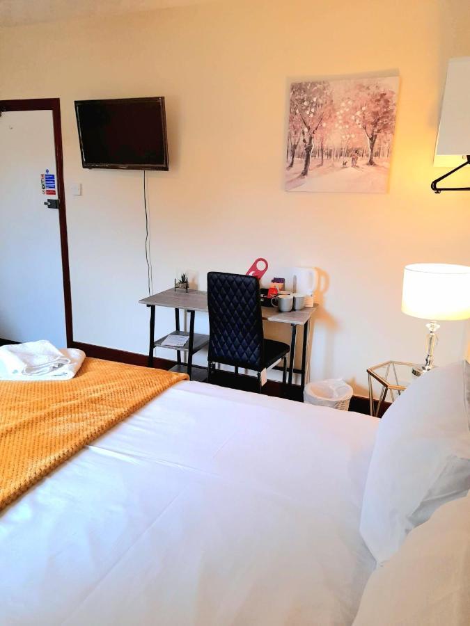 Modern - - Complimentary Snacks - Free Parking *