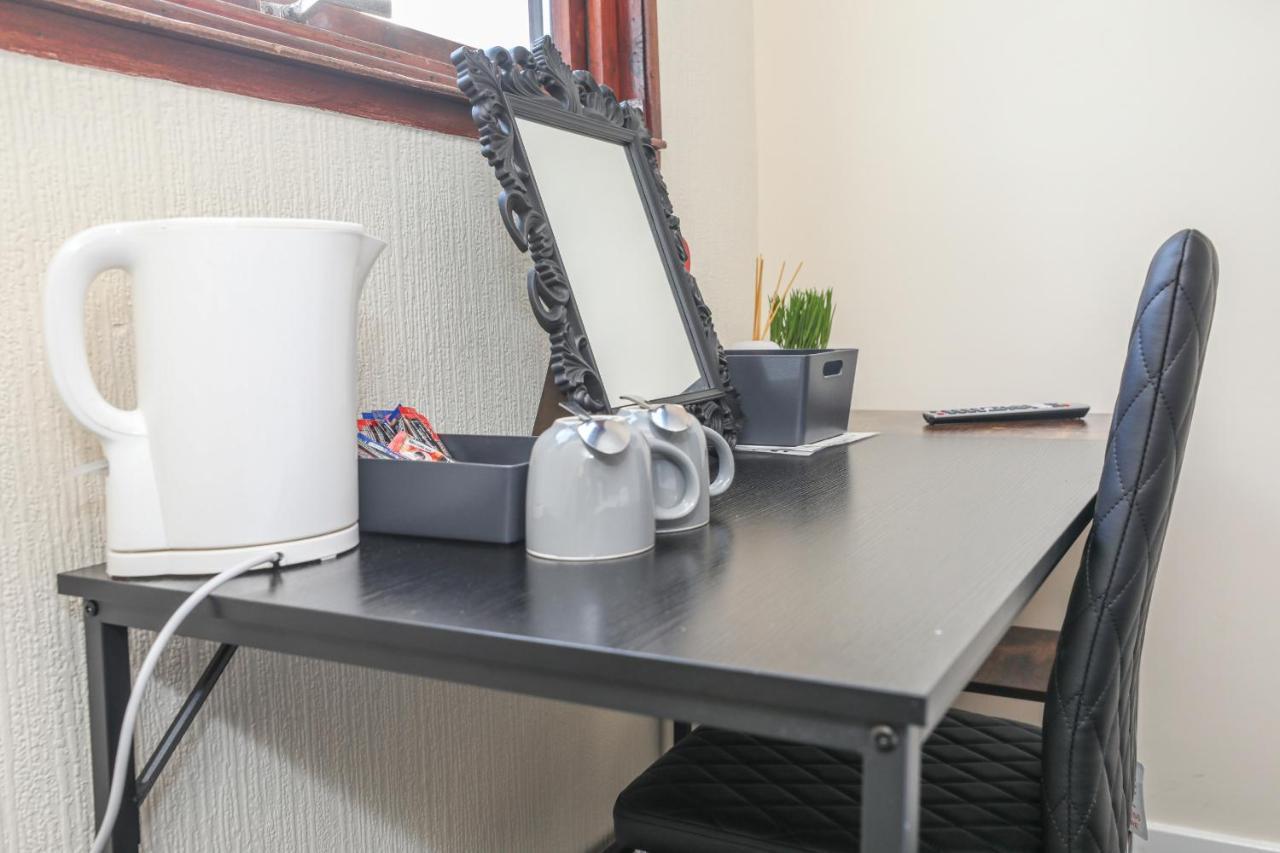 Modern - - Complimentary Snacks - Free Parking Guest house