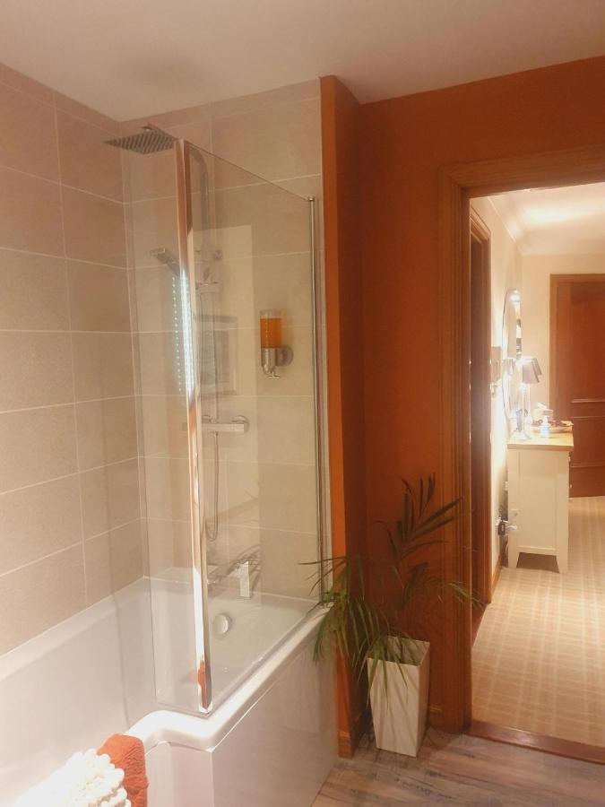 Apartment At Drummond Crescent *