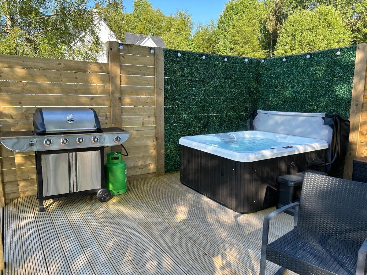 River Huts, Highland River Retreat With Hot Tub Campsite Inverness