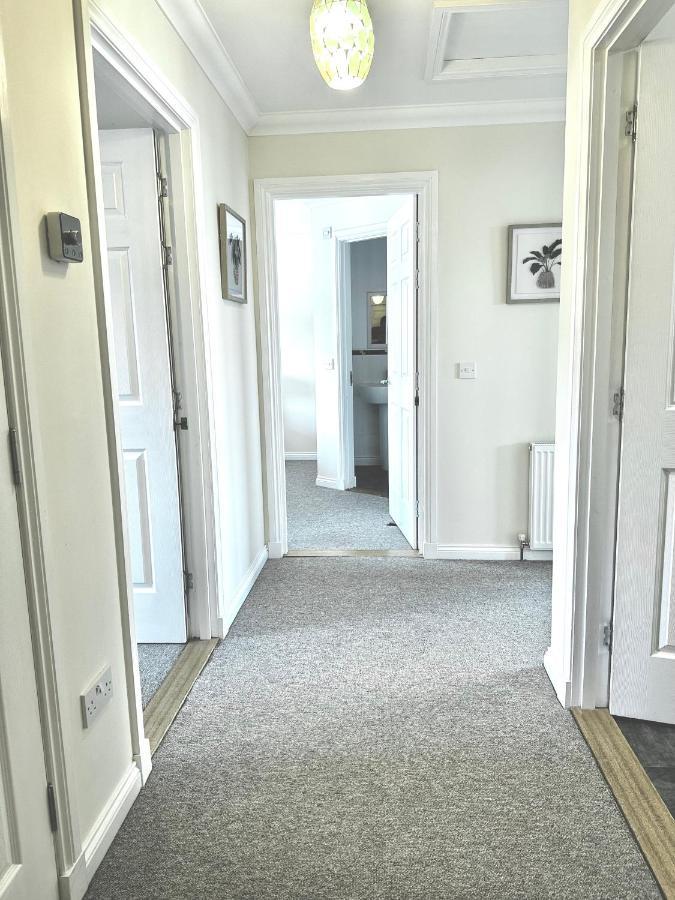 Riverview 2 Bed, 2 Bath, Free Parking / Wifi Apartment *