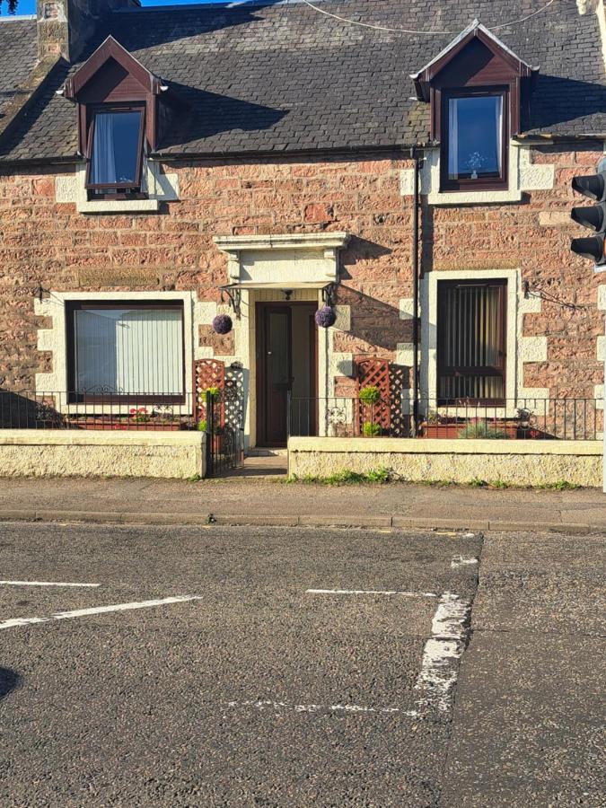 Bed & Breakfast No 27 *