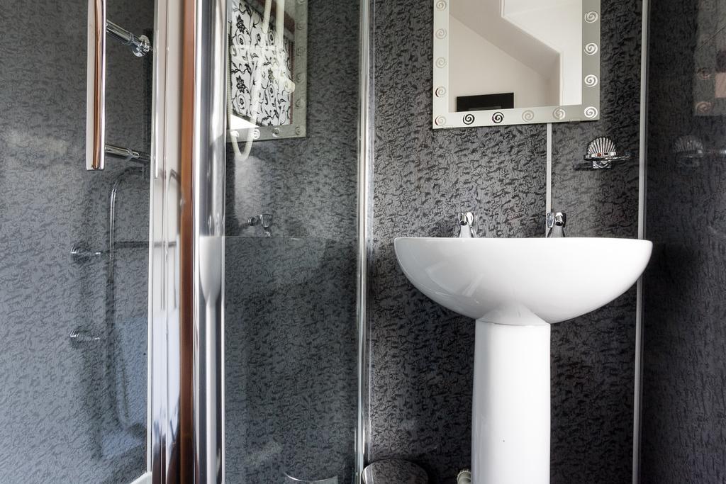 Eskdale Guest house 4*