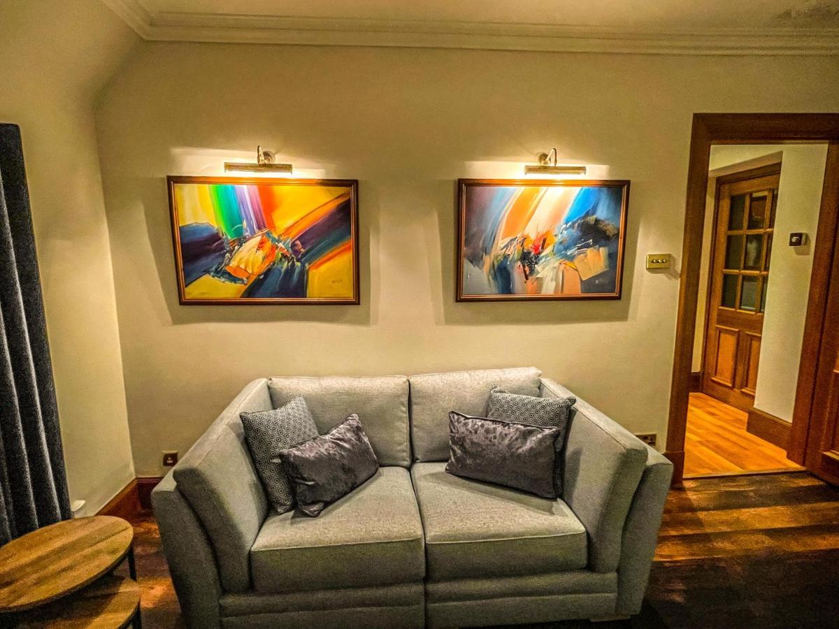 Cathedral Apartment *