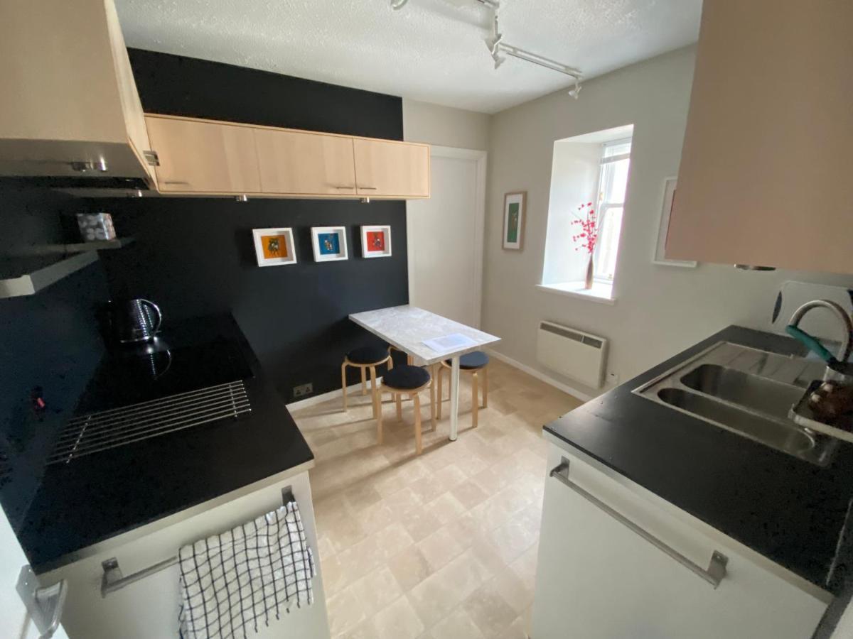 Lombard Hide Away Apartment