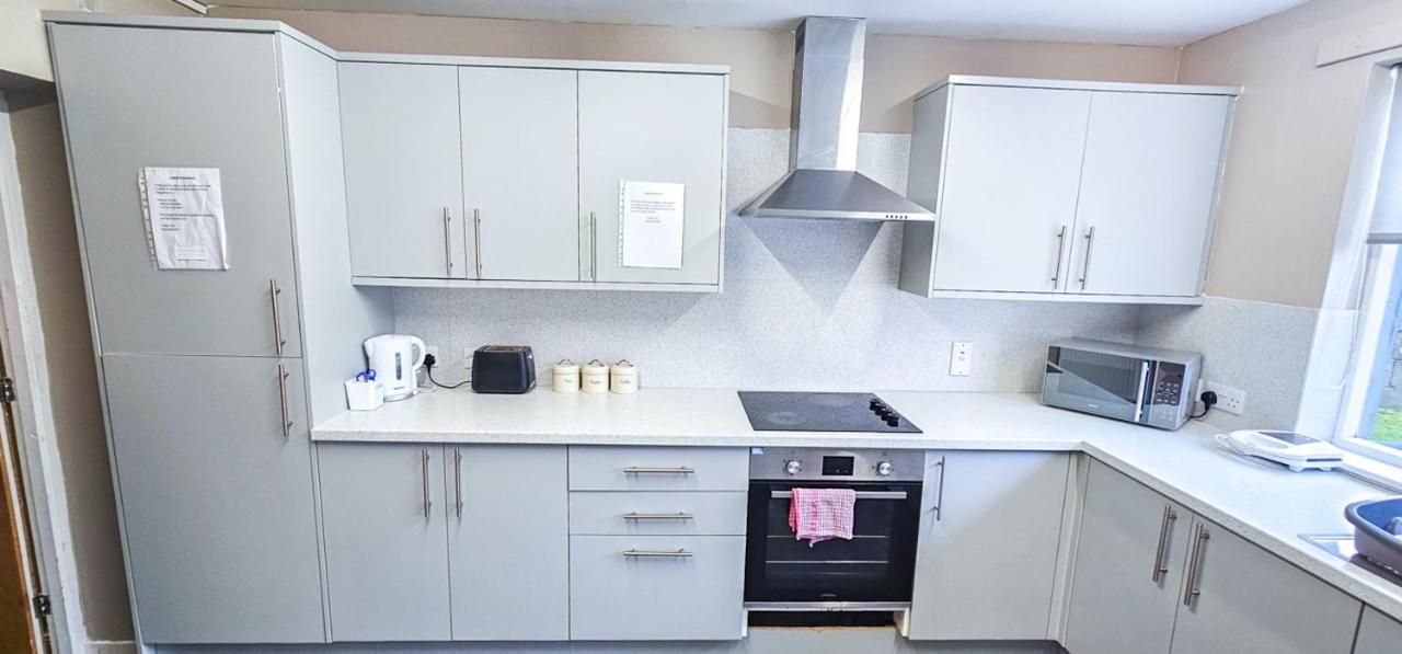 Mystayinn Telford 7 Bedroom House Holiday home Inverness