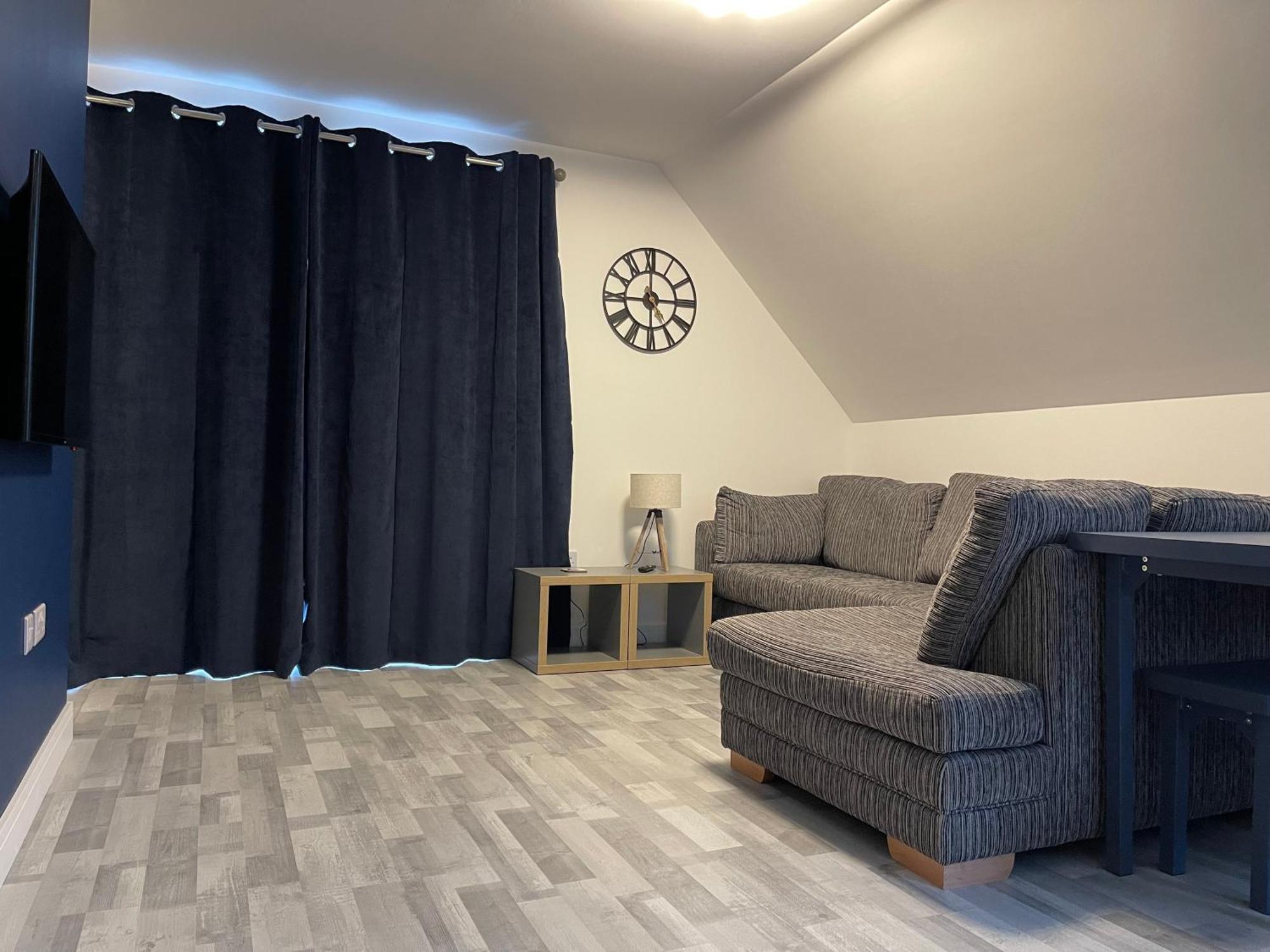 Lochside Loft - Self Catering For 2 In A Great Location For Airport And Both Cabot Highlands & Nairn Golf Courses Apartment Inverness