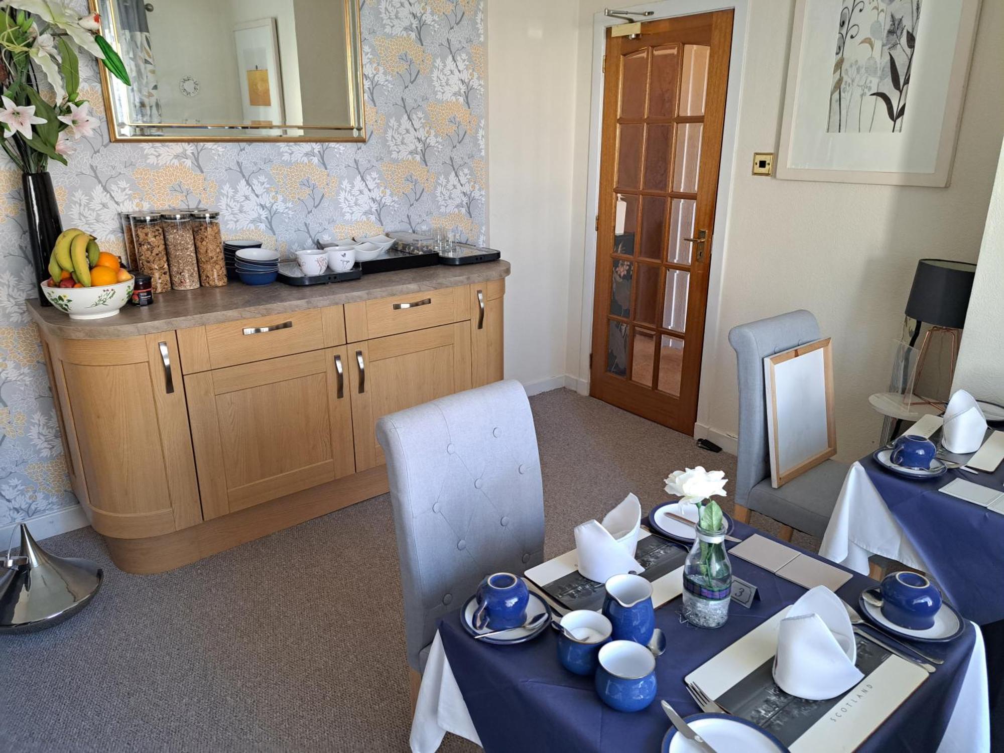 No 27 Bed & Breakfast *