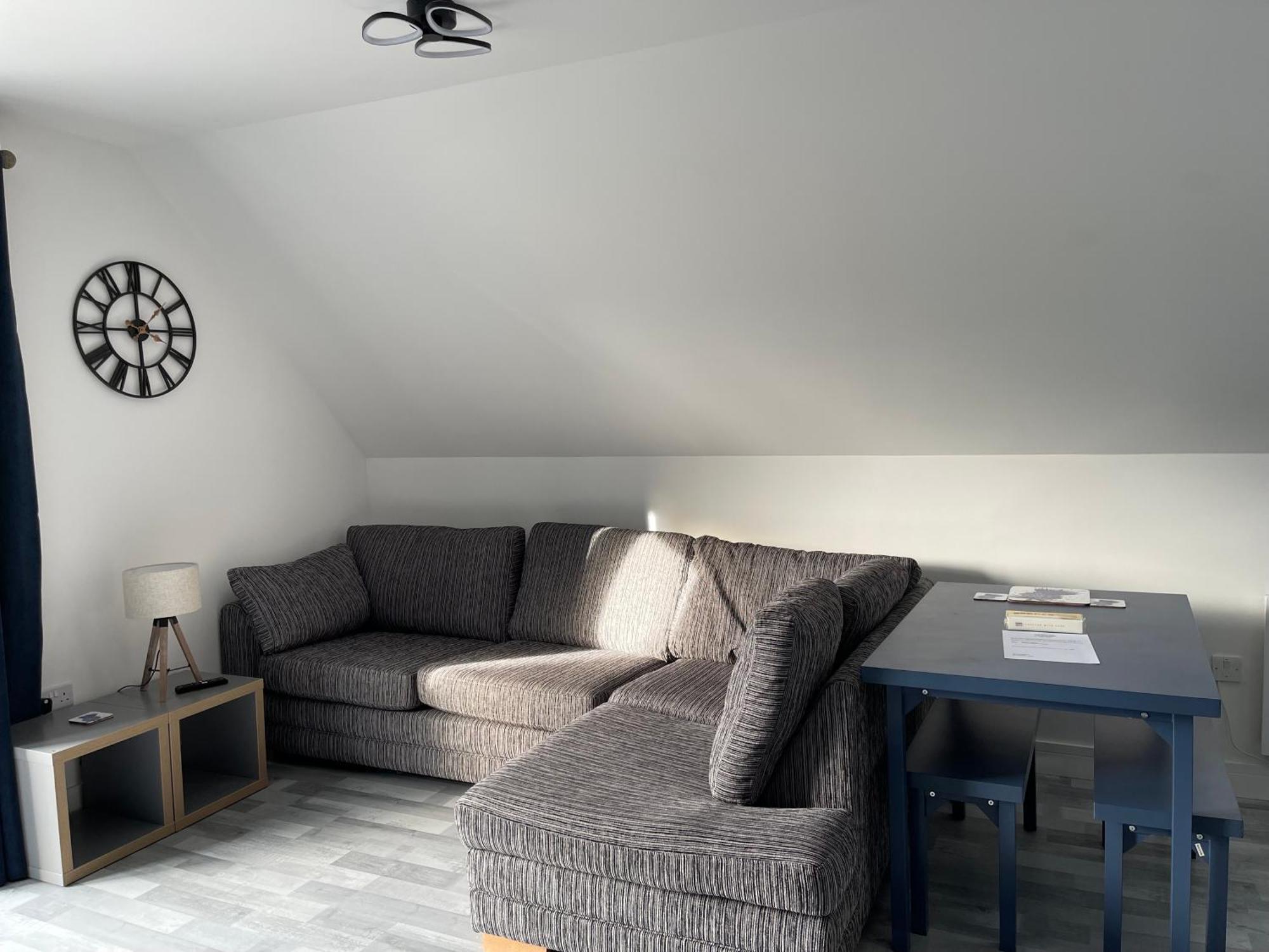 Lochside Loft - Self Catering For 2 In A Great Location For Airport And Both Cabot Highlands & Nairn Golf Courses Apartment *