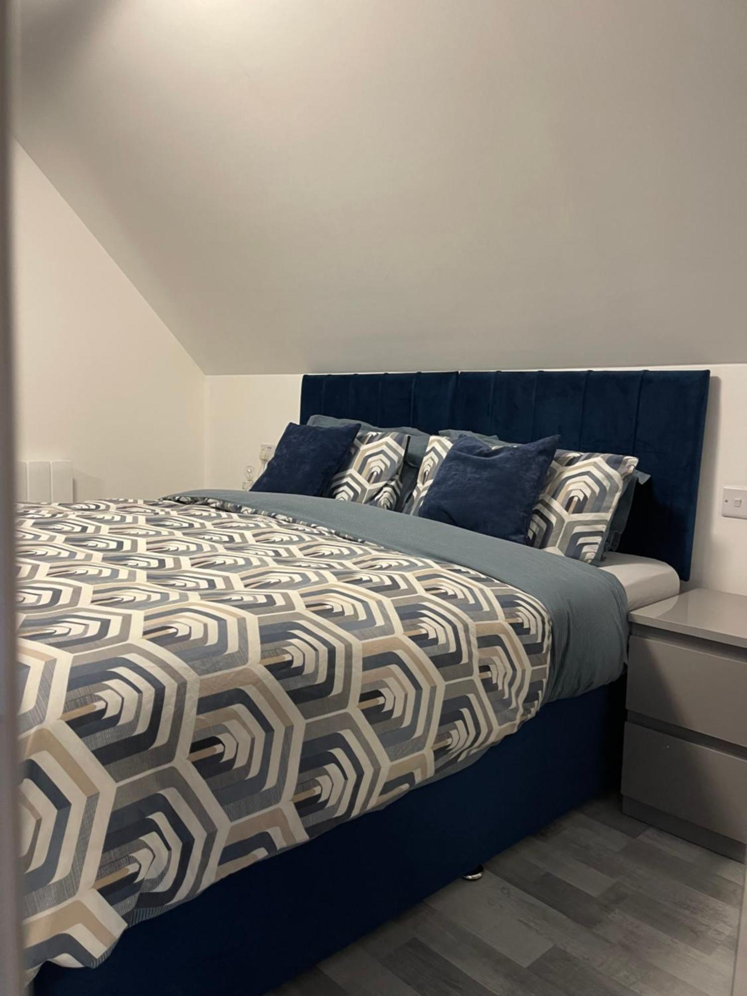 Lochside Loft - Self Catering For 2 In A Great Location For Airport And Both Cabot Highlands & Nairn Golf Courses Inverness