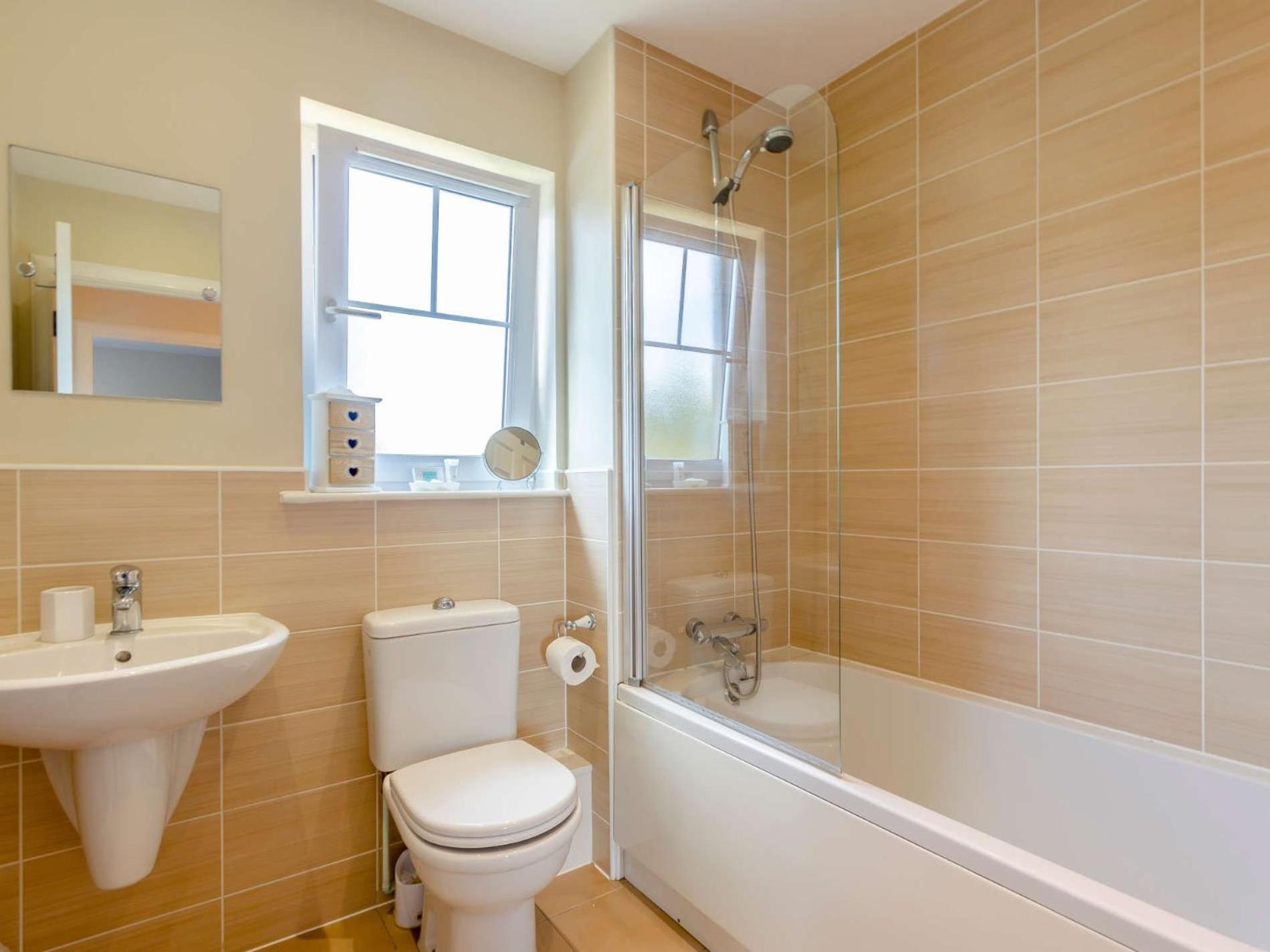2 Bed In 82552