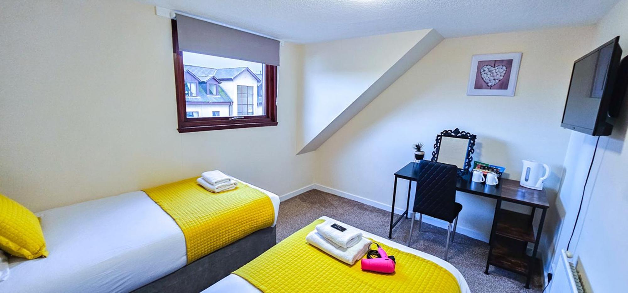Mystayinn Telford 7 Bedroom House * Inverness