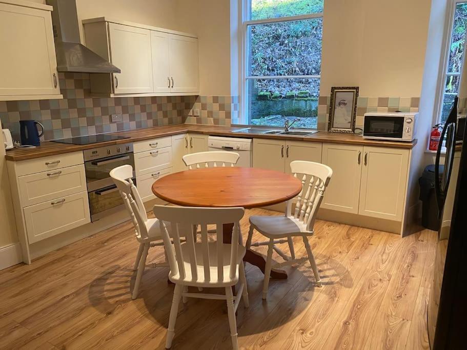 Heather House, Beautiful Family Home, Sleeps 8 * Inverness