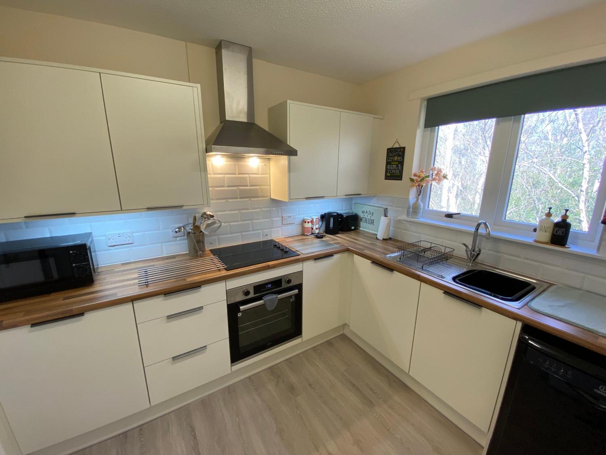 Apartment Treetops - Bright 2 Bed Flat - Super Location Inverness