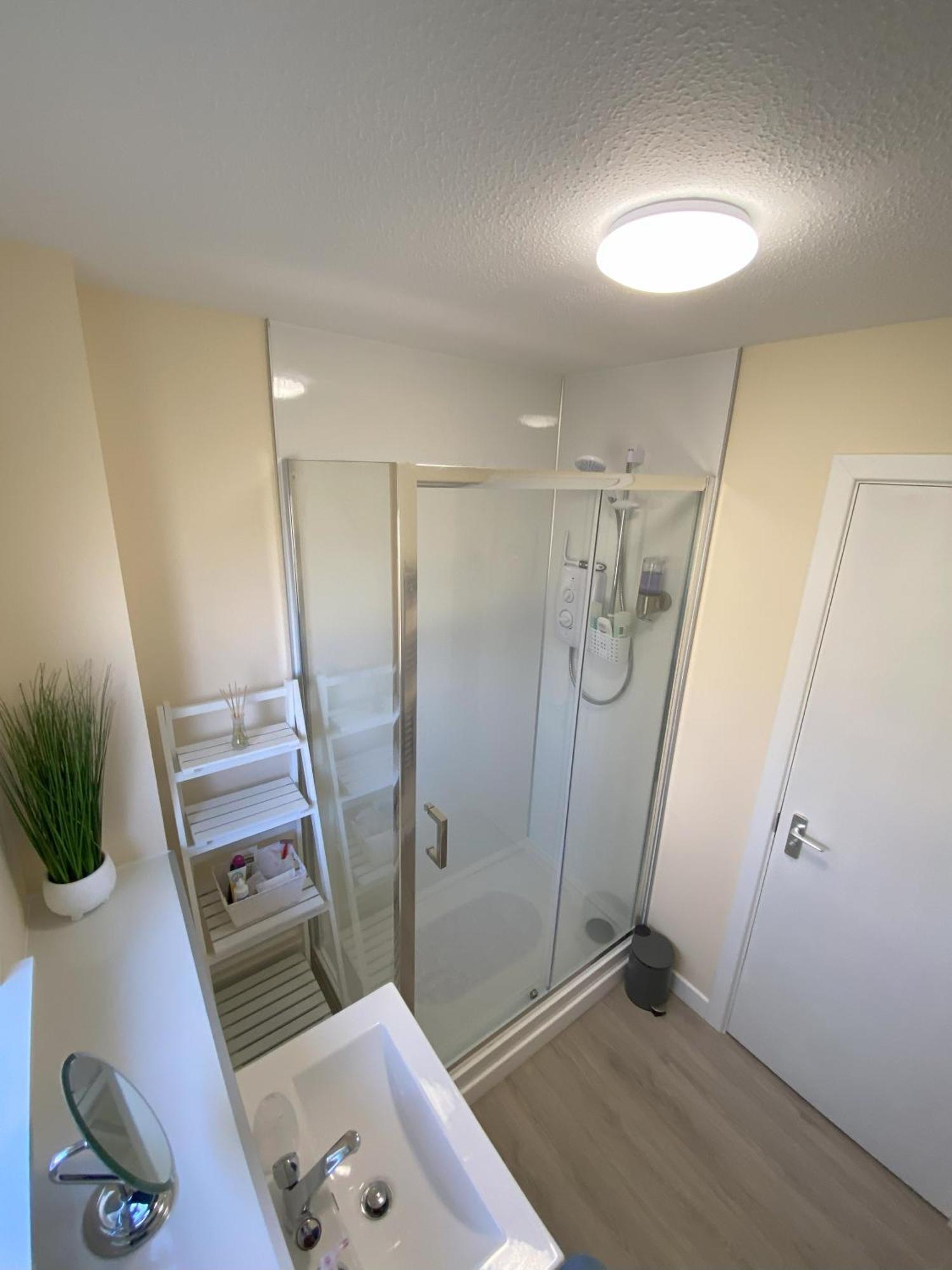 Apartment Treetops - Bright 2 Bed Flat - Super Location Inverness