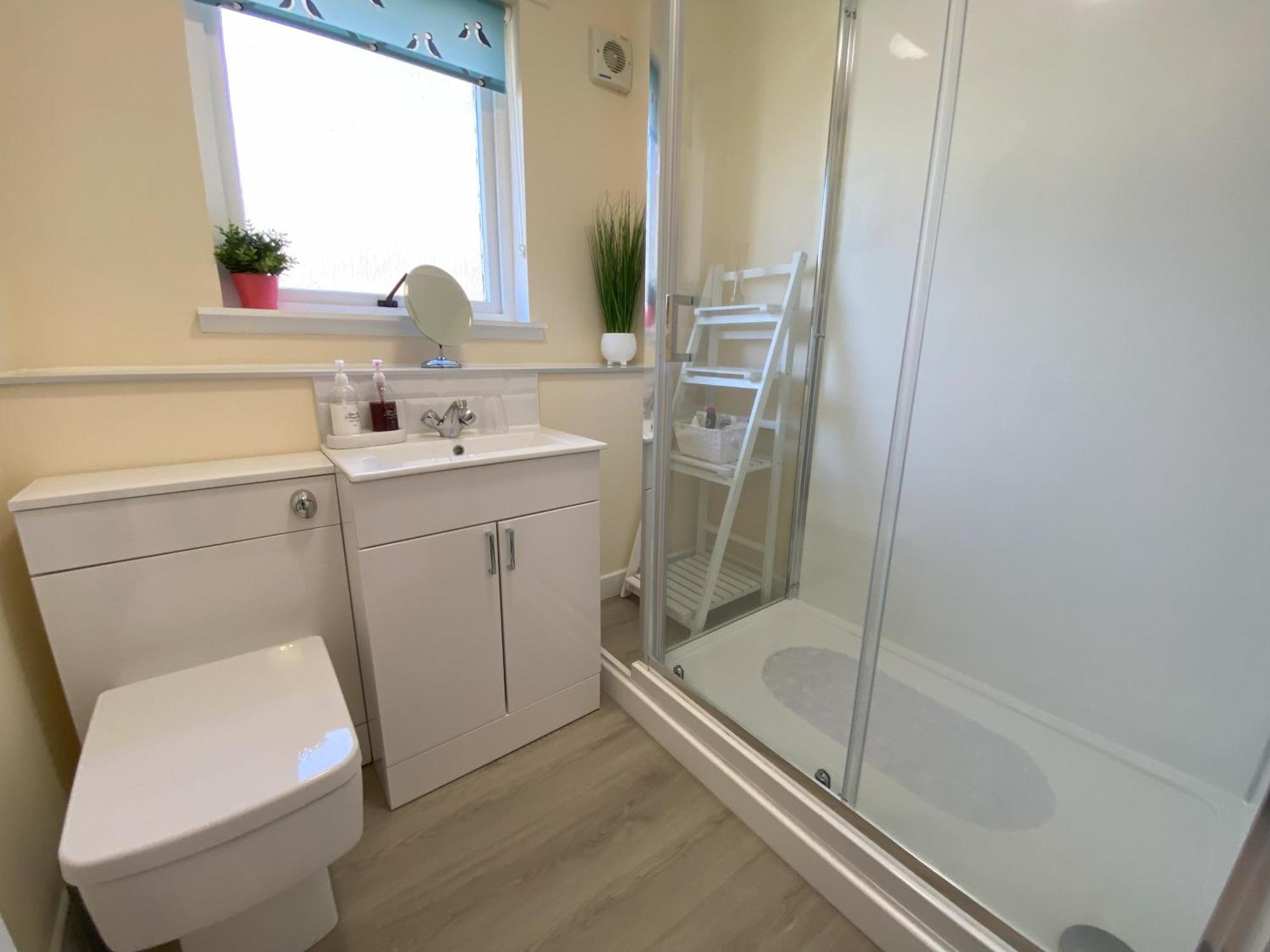 Treetops - Bright 2 Bed Flat - Super Location Apartment Inverness