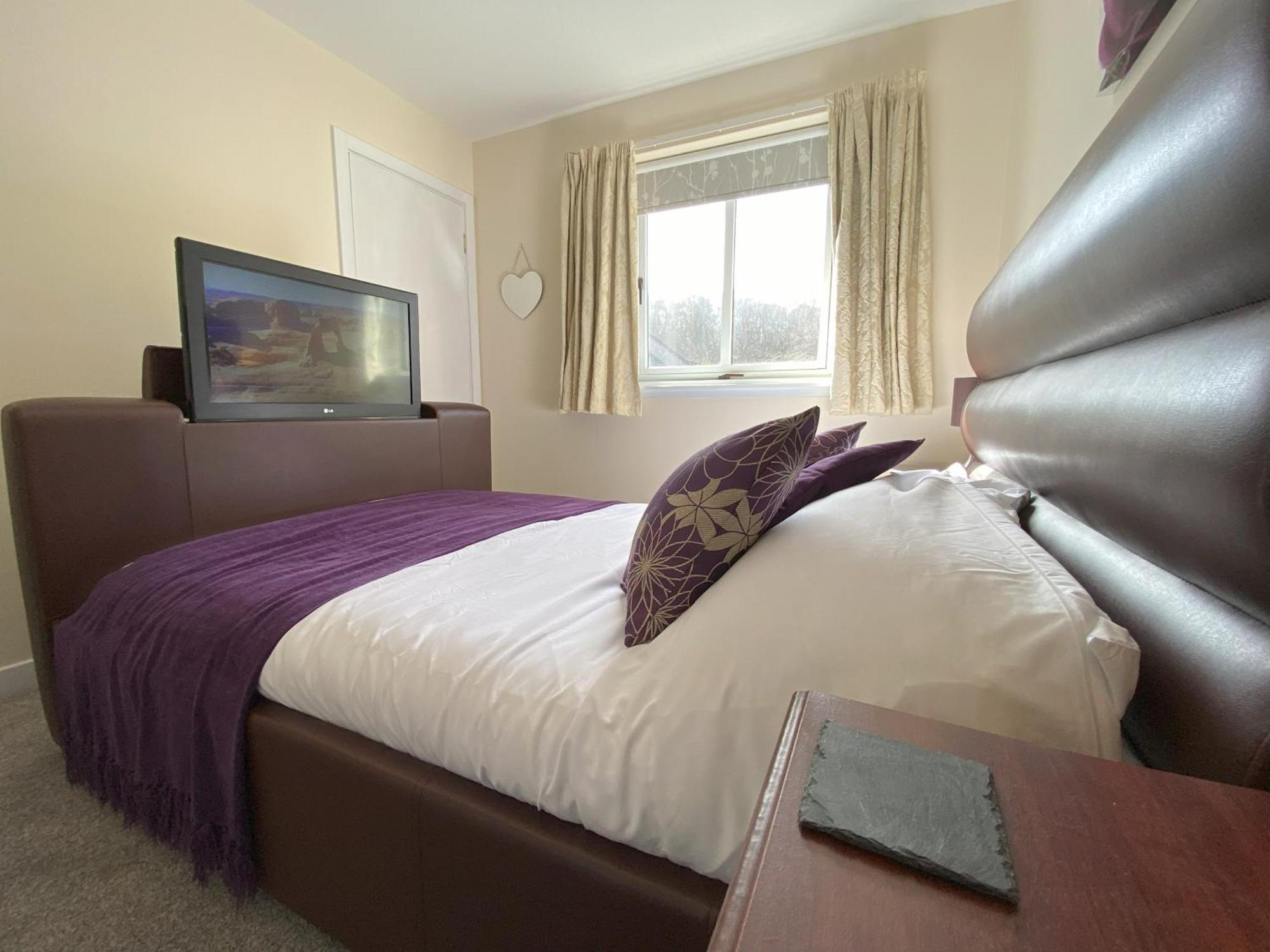 Treetops - Bright 2 Bed Flat - Super Location Inverness