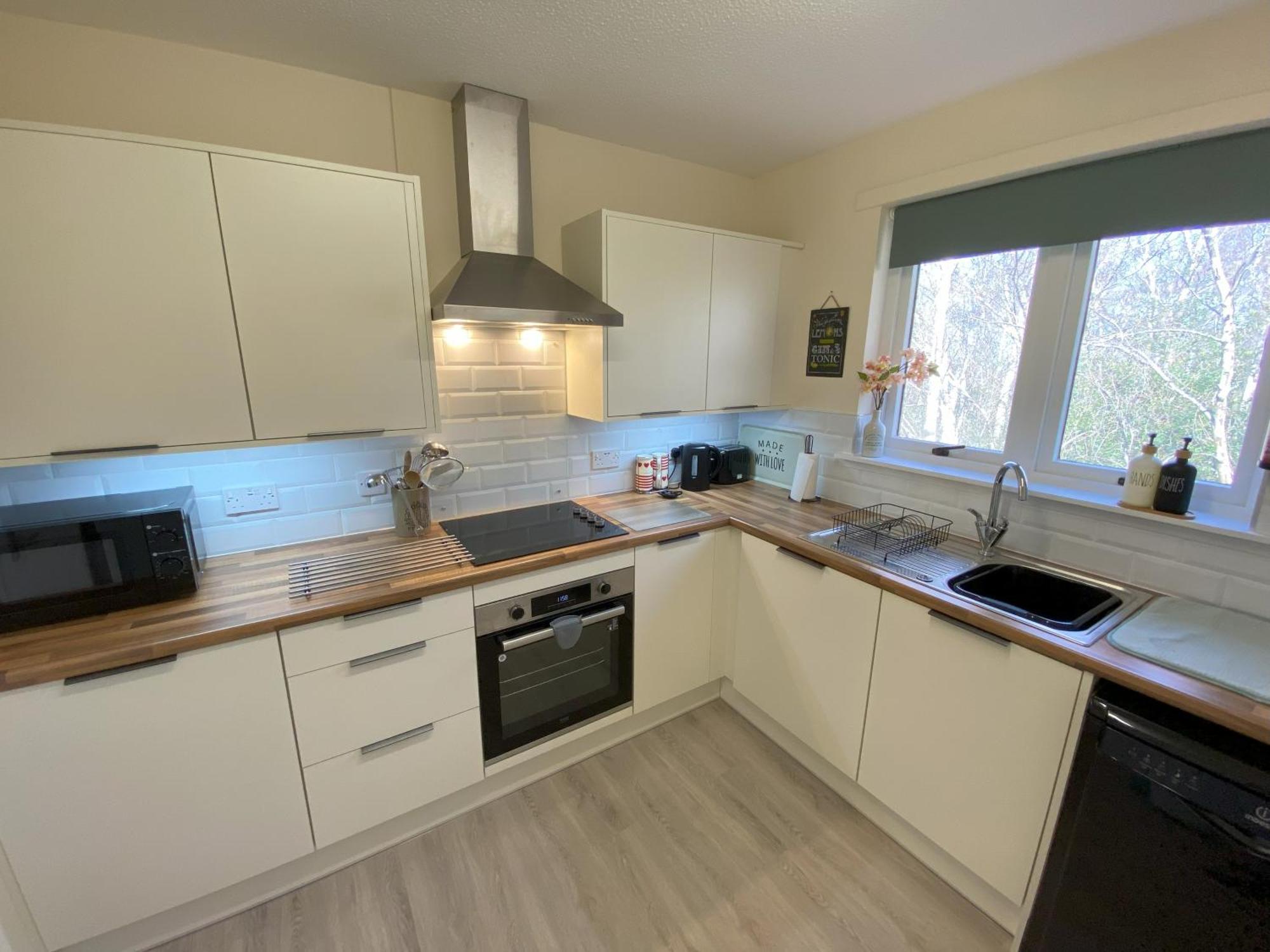 Apartment Treetops - Bright 2 Bed Flat - Super Location