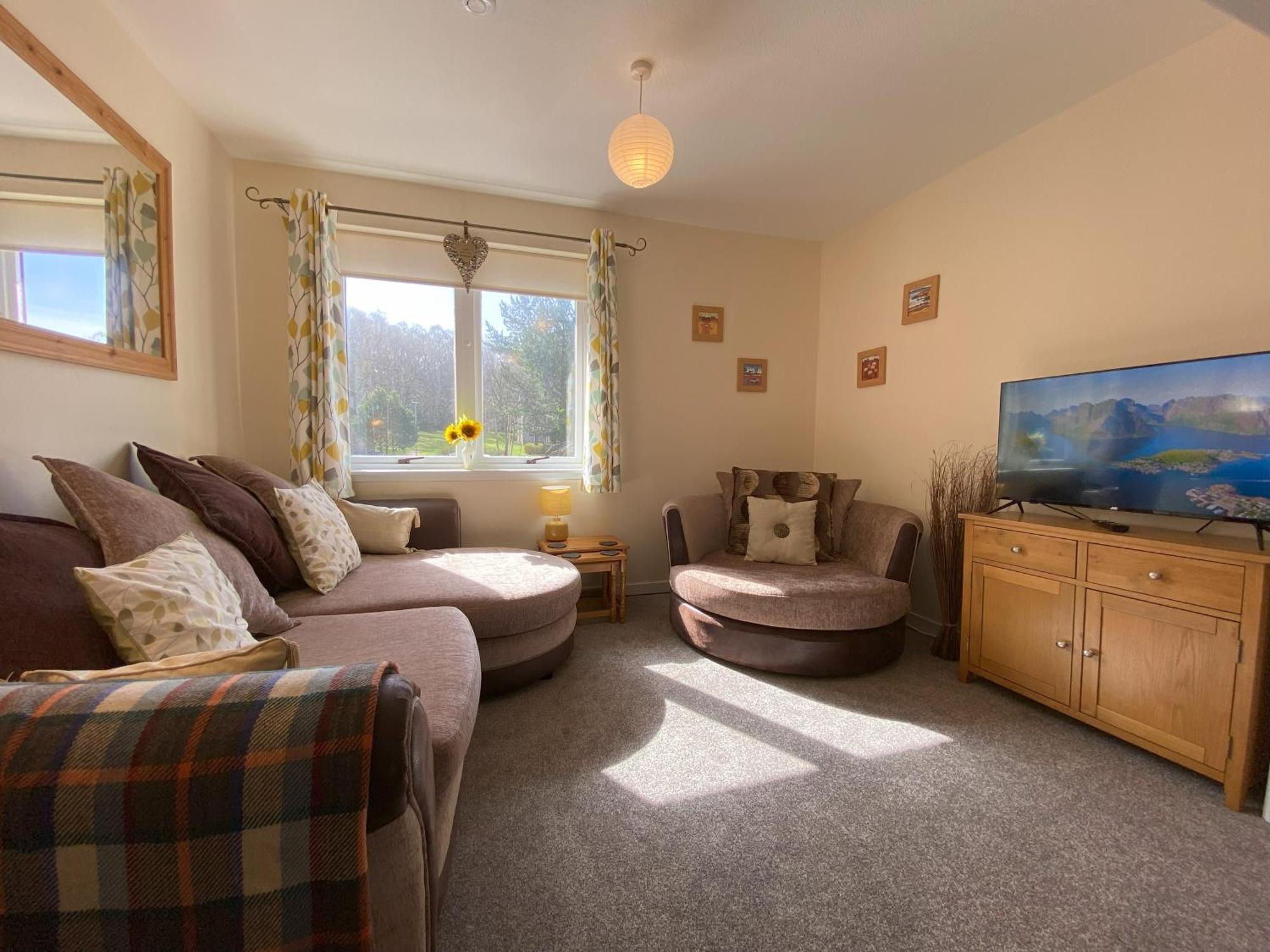 Treetops - Bright 2 Bed Flat - Super Location Inverness