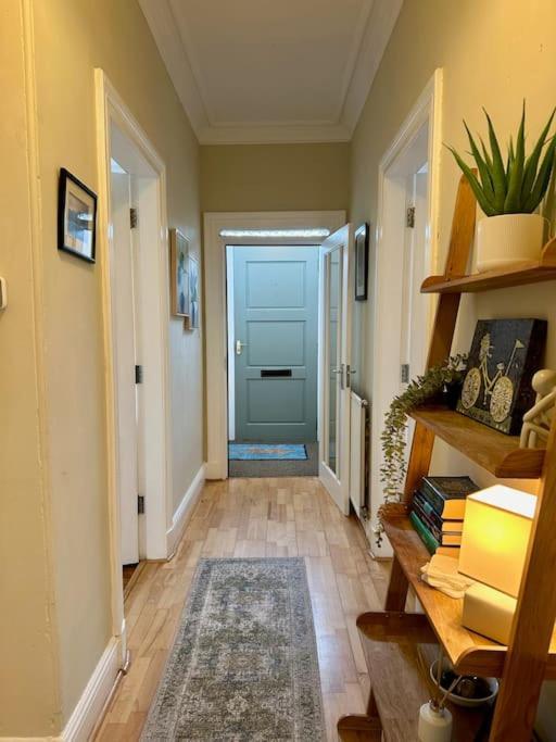 Apartment The Door