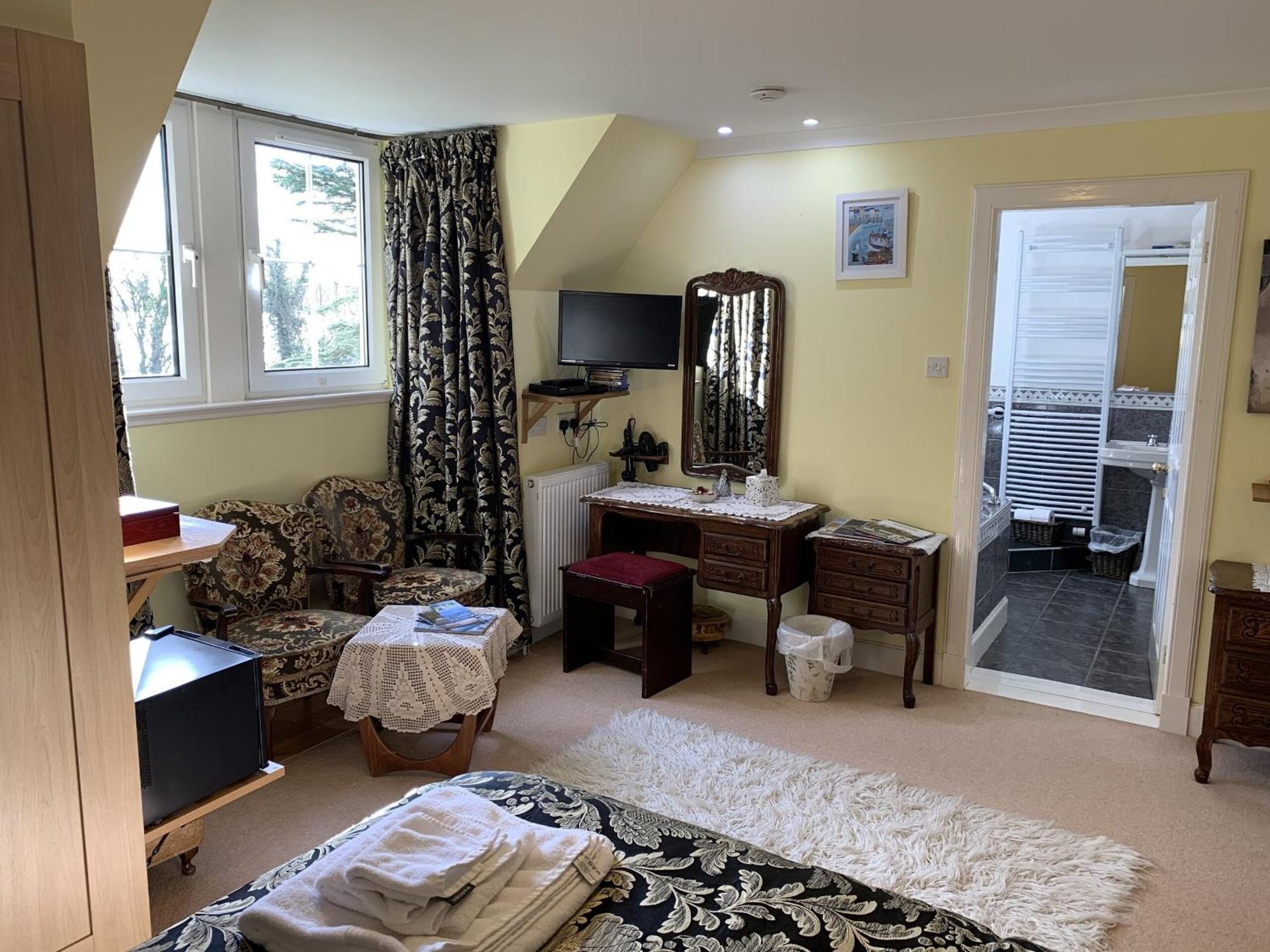 Old Drynie House, Bed & Breakfast