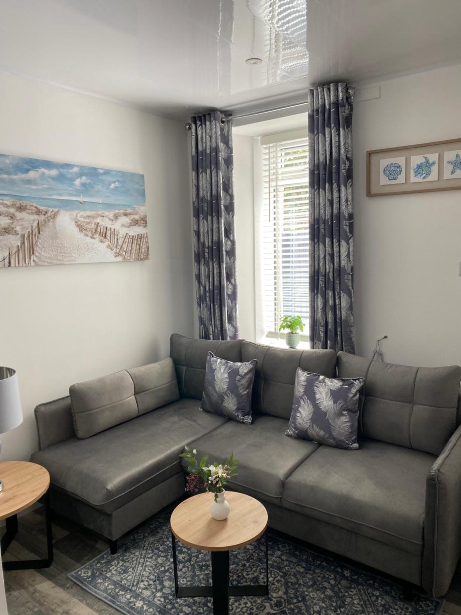 39 Wells Street Apartment *